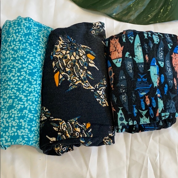 Five pairs of LULAROE one size leggings - Picture 4 of 5